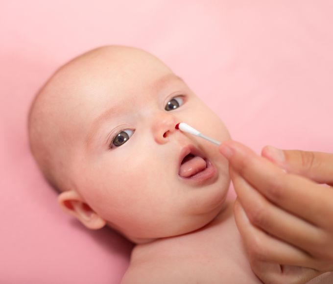 Trẻ sơ sinh bị nghẹt mũi